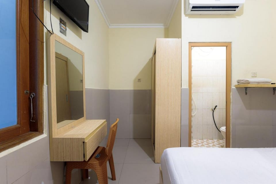 Dpaseban Jakarta Mitra RedDoorz Hotel in Jakarta
