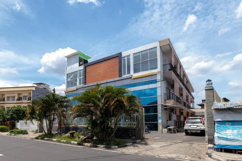 Dpaseban Jakarta Mitra RedDoorz Hotel in Jakarta
