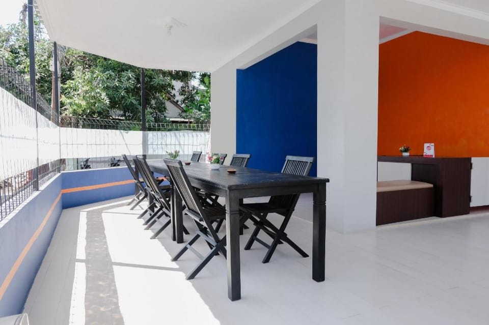 Hotel O El Reyshi Family Residence Syariah Hotel in East Java