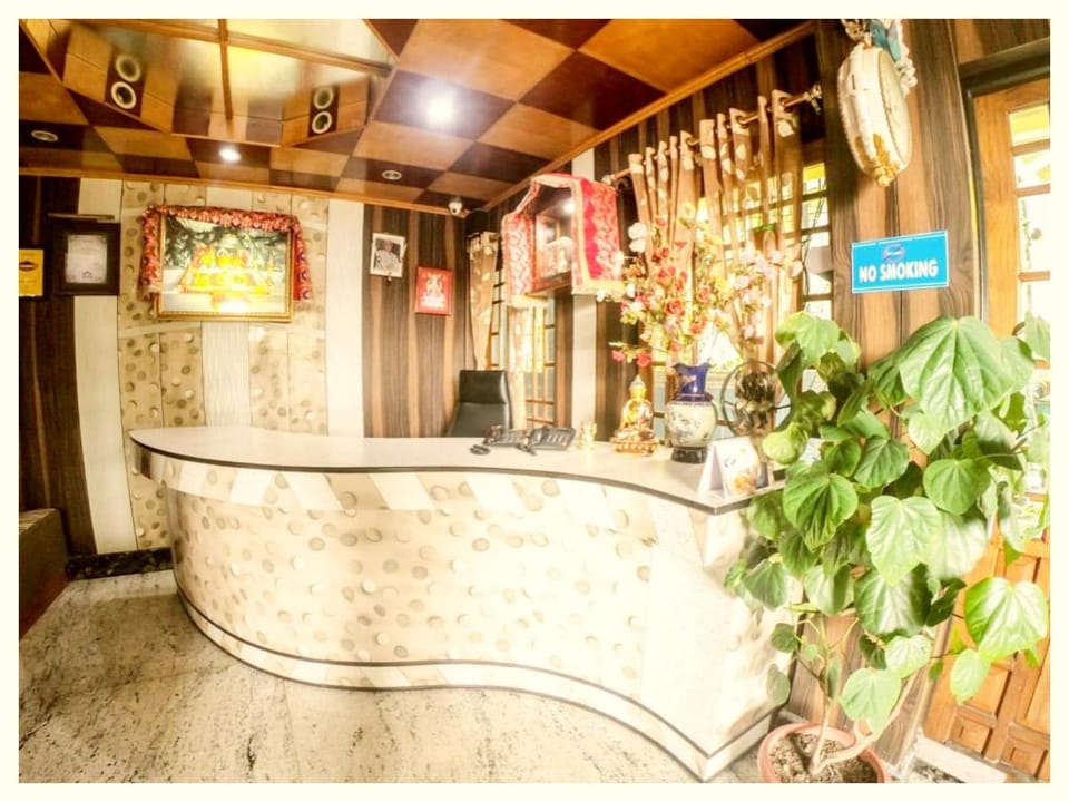 Goroomgo Broadway Mall Road Darjeeling with Kanchenjunga Himalayan View Hotel in Darjeeling