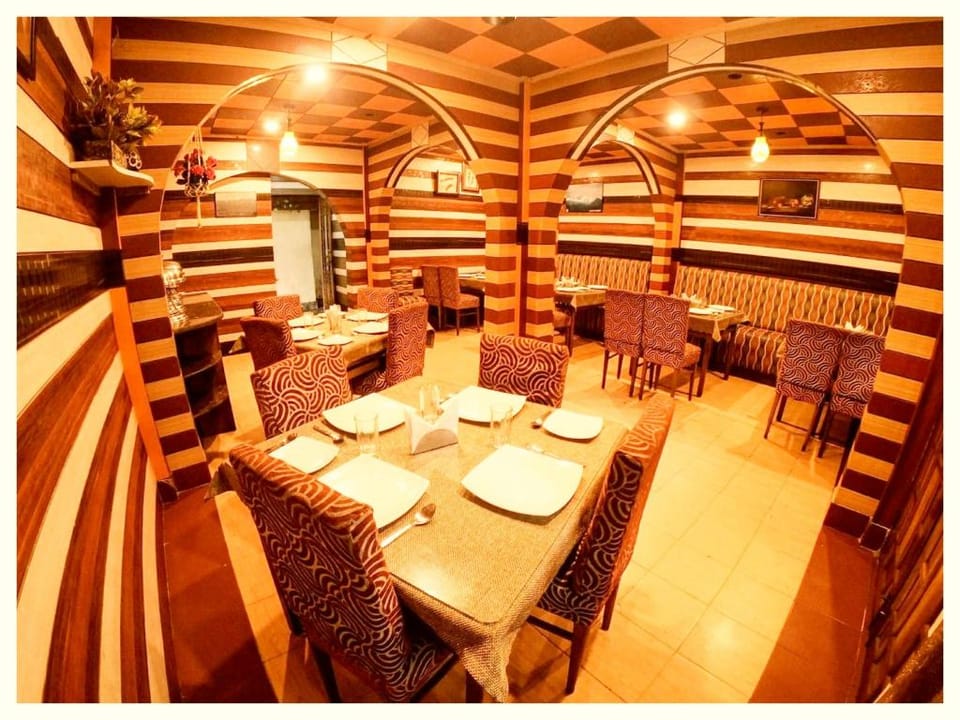 Goroomgo Broadway Mall Road Darjeeling with Kanchenjunga Himalayan View Hotel in Darjeeling
