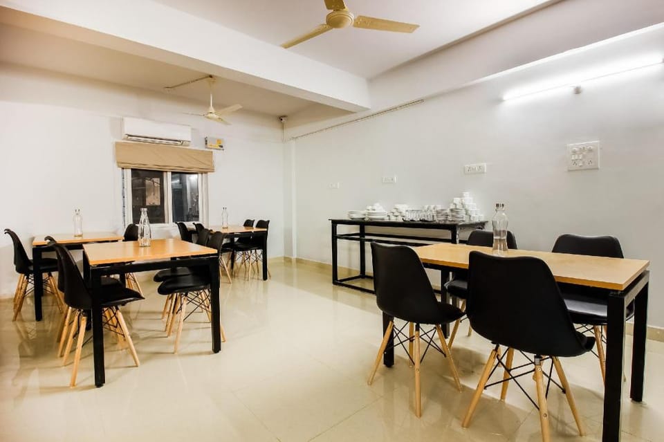 Super Hotel O GACHIBOWLI BESIDE DLF Hotel in Hyderabad