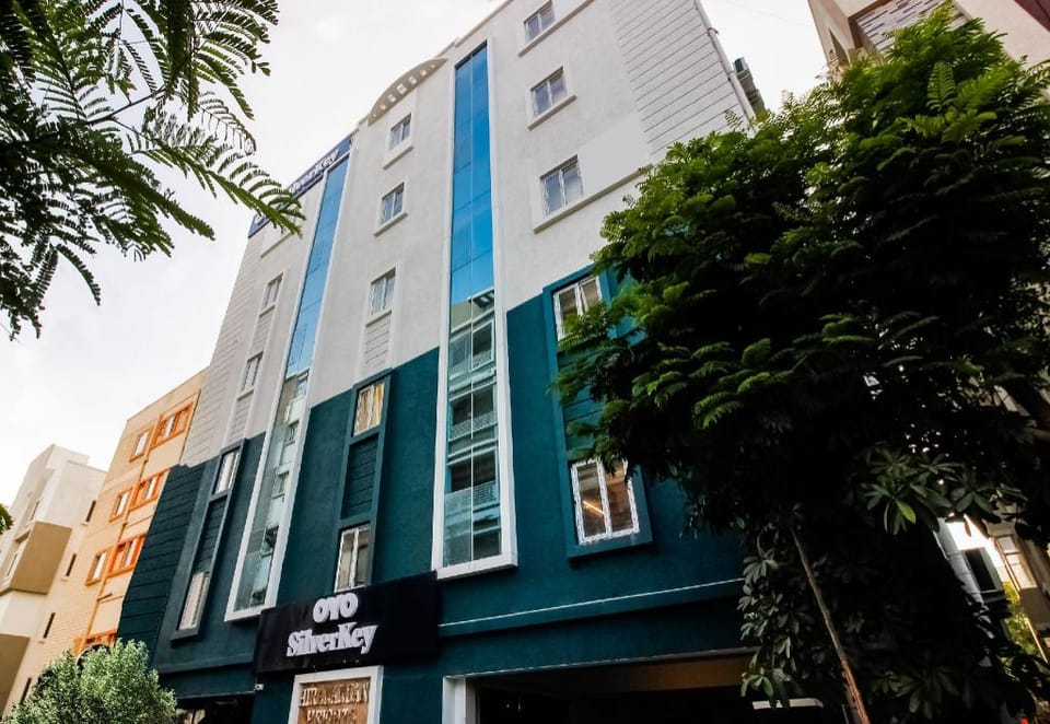 Super Hotel O GACHIBOWLI BESIDE DLF Hotel in Hyderabad