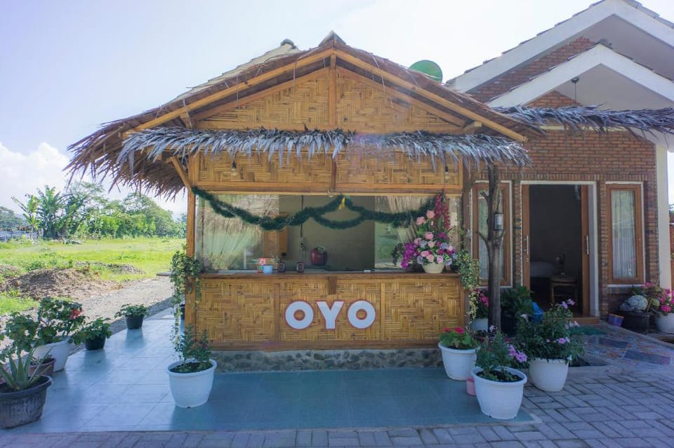 Super OYO 1696 Sapo Rumbia Hotel in Indonesia