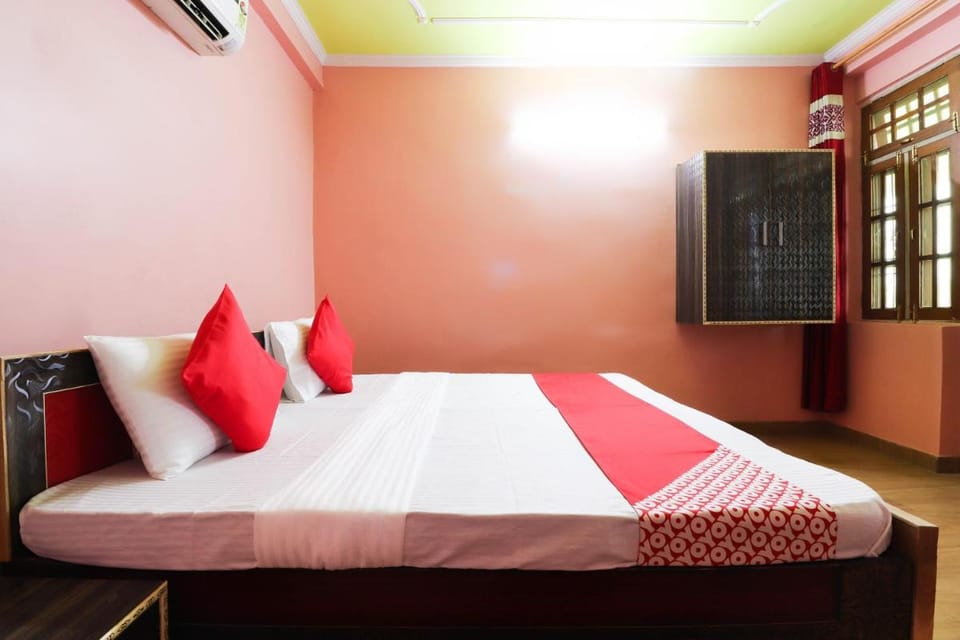Hotel O Balaji Guest house Hotel in Lucknow