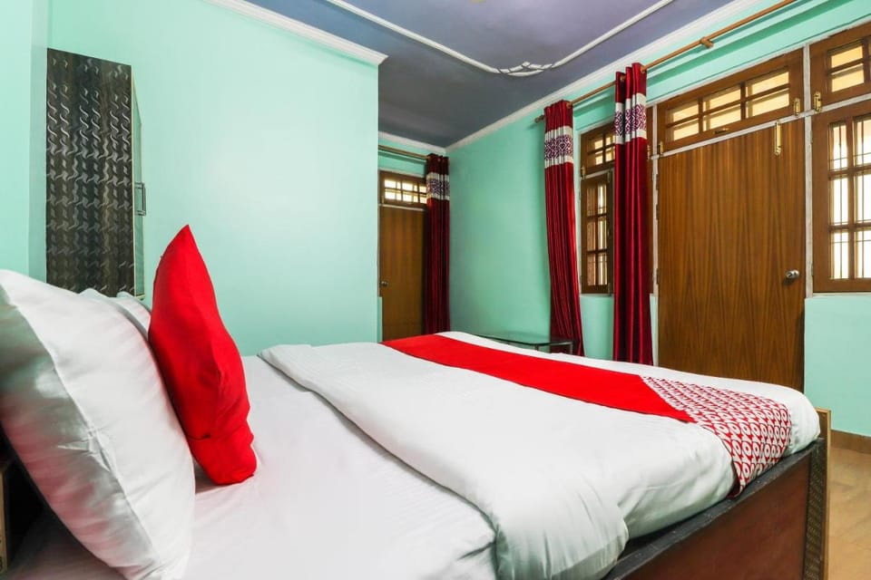 Hotel O Balaji Guest house Hotel in Lucknow