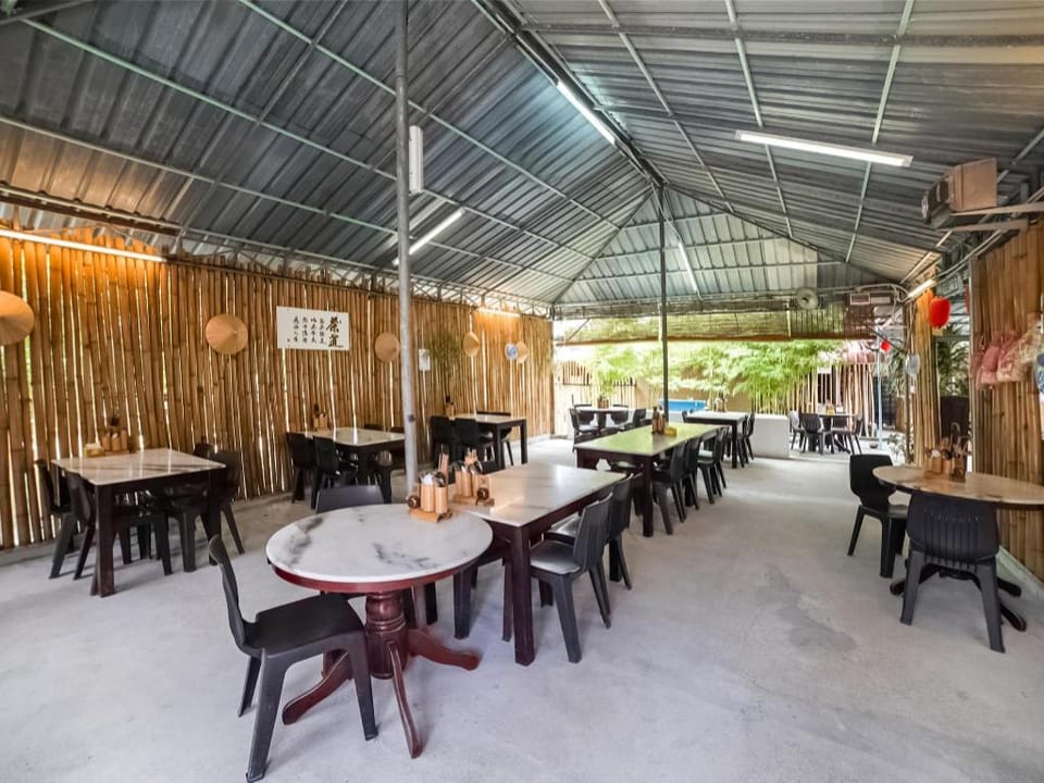 Capital O 89374 Ohana Restaurant & Homestay Hotel in Perak