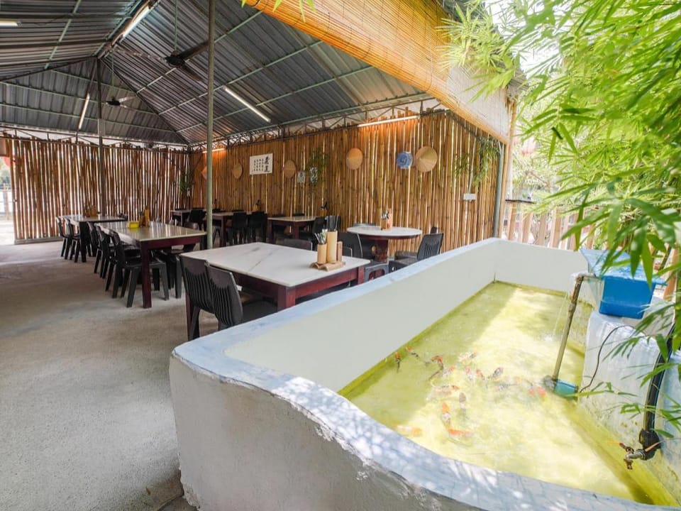 Capital O 89374 Ohana Restaurant & Homestay Hotel in Perak
