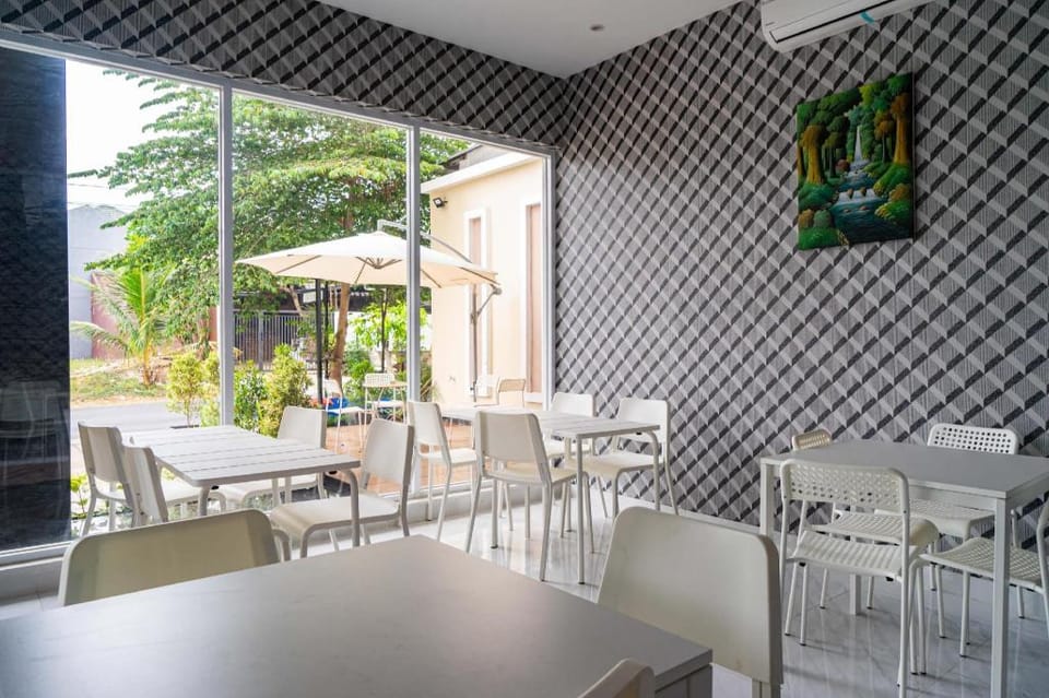 RedDoorz Plus near Teras Kota 3 Bed and Breakfast in West Java