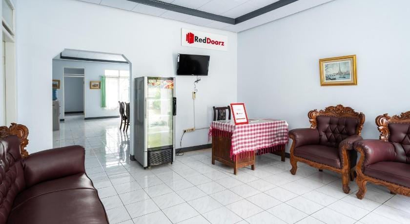 RedDoorz Syariah near RSUD Cimacan Bed and Breakfast in West Java