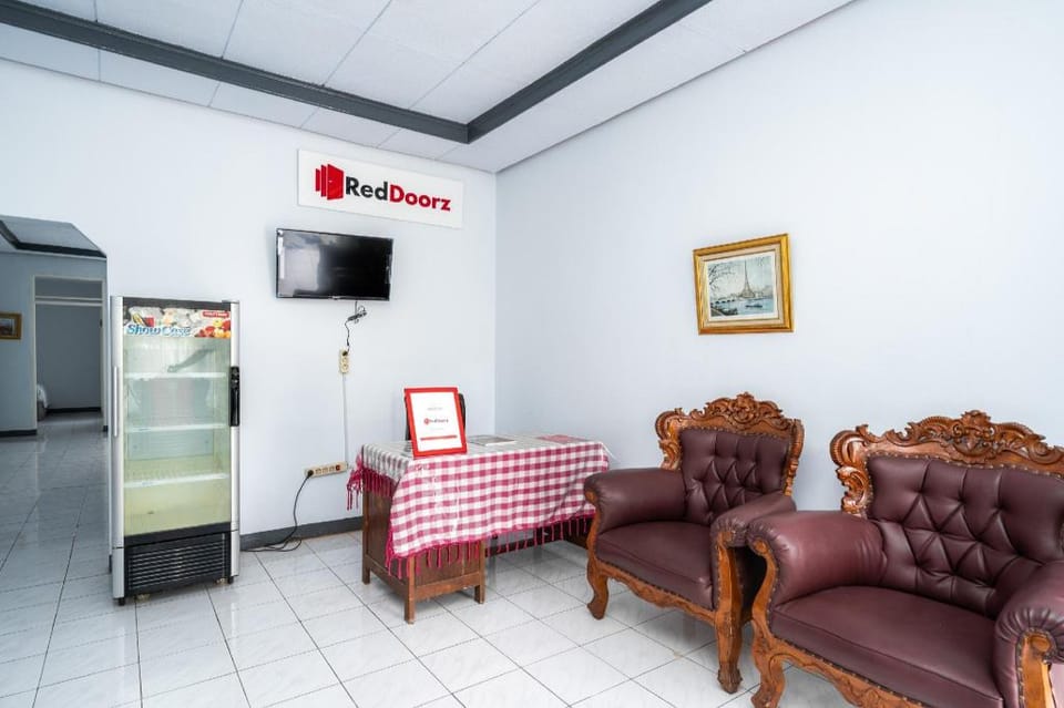 RedDoorz Syariah near RSUD Cimacan Bed and Breakfast in West Java