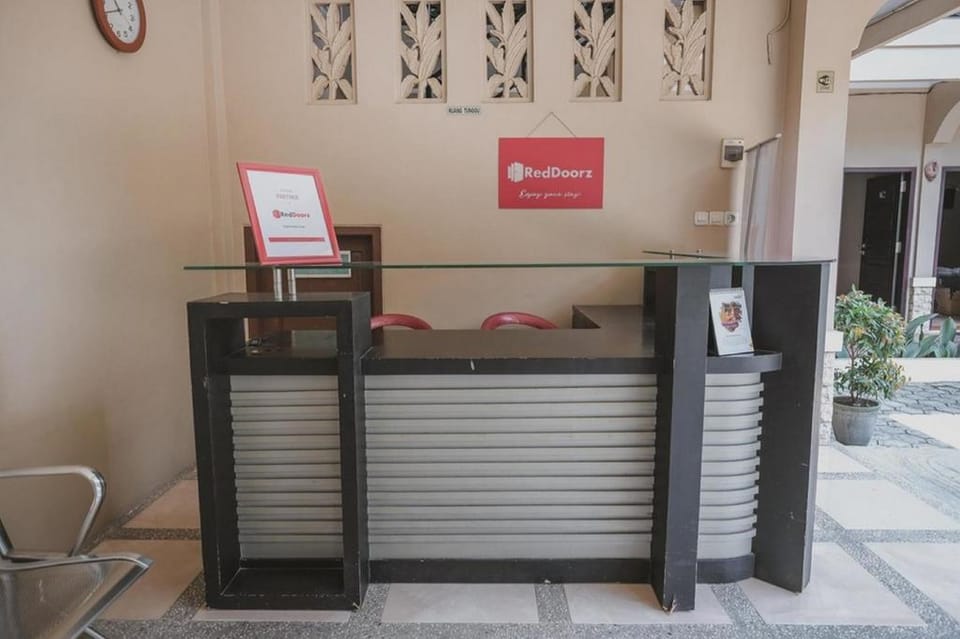 RedDoorz Syariah near Jamtos Jambi 2 Bed and Breakfast in Indonesia