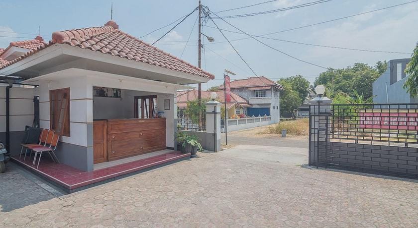 RedDoorz Plus near RSUD Majalengka Bed and Breakfast in West Java