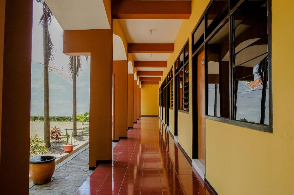 OYO 1342 Uniga Malang Family Residence Hotel in East Java
