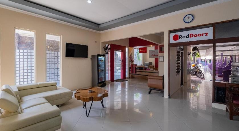 RedDoorz near Bojonegoro Train Station Hotel in East Java