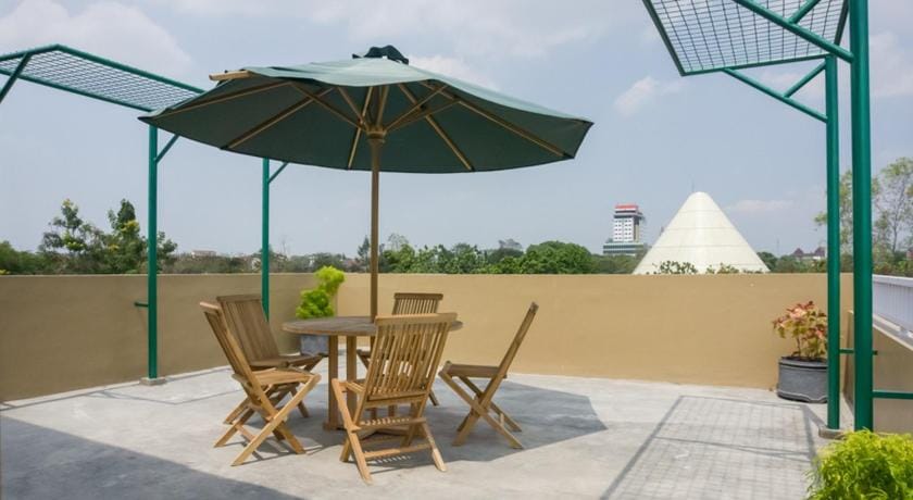 RedDoorz Syariah near Taman Pelangi Monjali Bed and Breakfast in Special Region of Yogyakarta