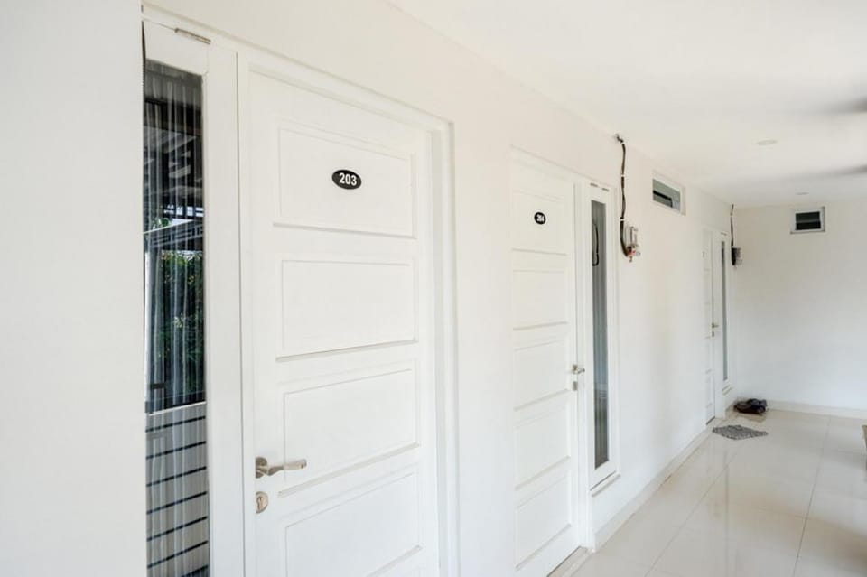 RedDoorz Plus Syariah near Stasiun Tegal 2 Bed and Breakfast in Indonesia