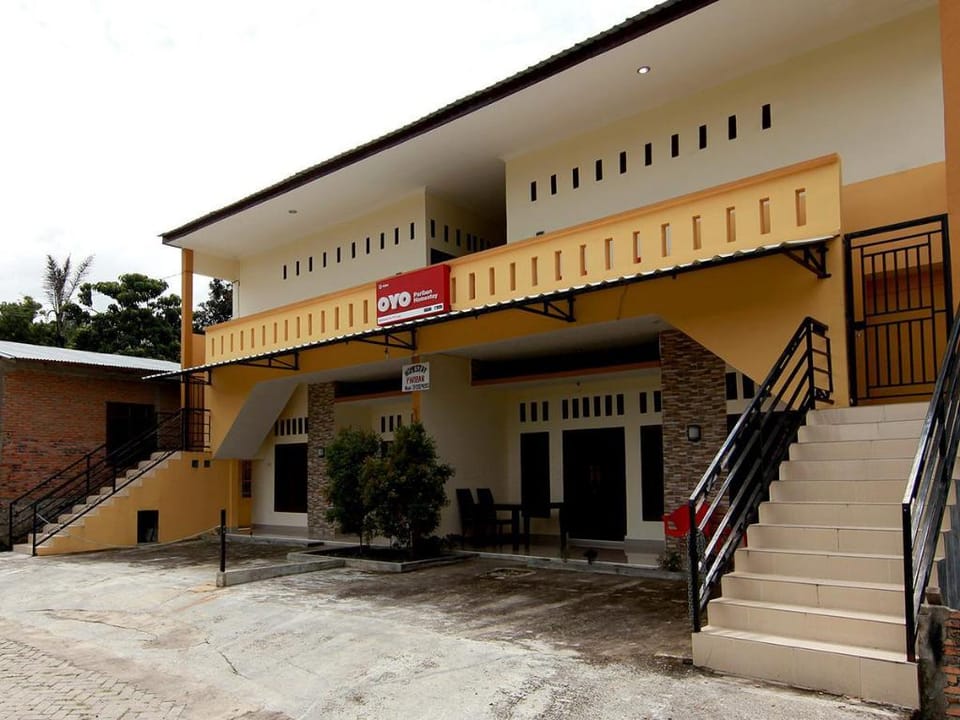 OYO 1694 Pariban Homestay Hotel in Indonesia