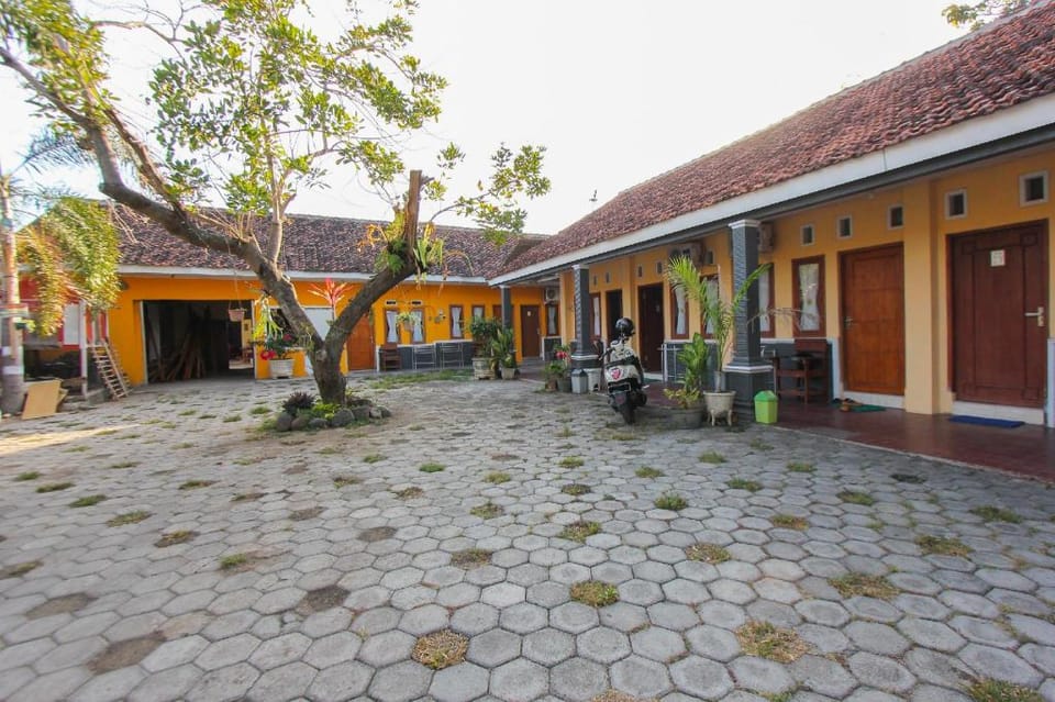 OYO 1721 A. Yani 95 Residence Hotel in East Java