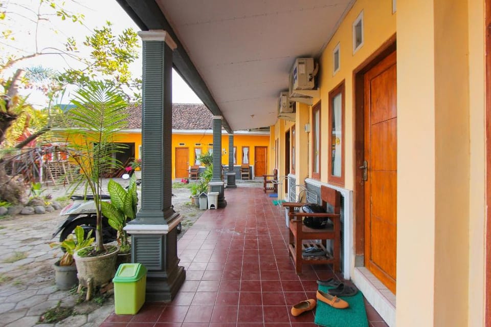 OYO 1721 A. Yani 95 Residence Hotel in East Java