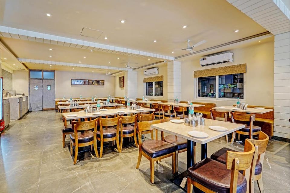 Super Townhouse OAK Clove Boutique Hotel Rajaji Nagar Near Lulu Mall Bengaluru Hotel in Bengaluru