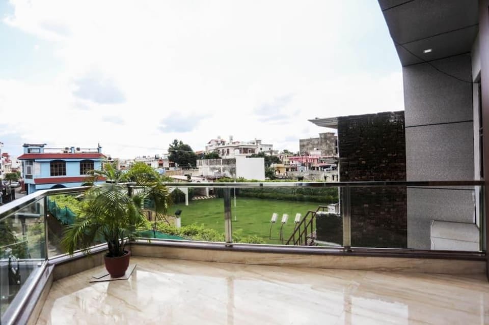Flagship 48731 Pradeep Hostel Hotel in Uttarakhand