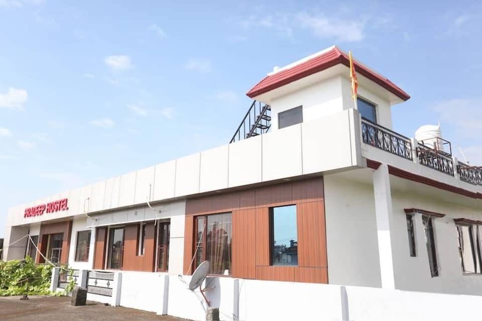 Flagship 48731 Pradeep Hostel Hotel in Uttarakhand