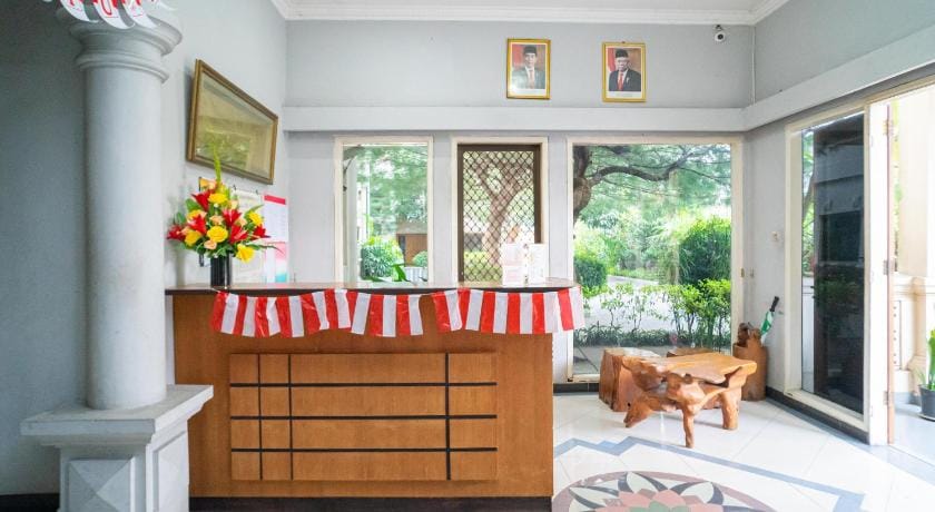 RedDoorz near Rumah Sakit Baptis Kediri Bed and Breakfast in East Java