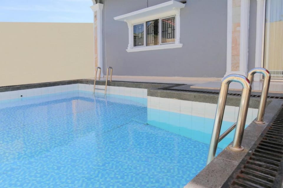 OYO 1326 Mahakam Guest House Hotel in Padang