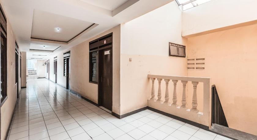OYO 947 Angel Home Stay Syariah Near Atrium Pondok Gede, Museum Monumen Pancasila, Taman Mini Hotel in Jakarta