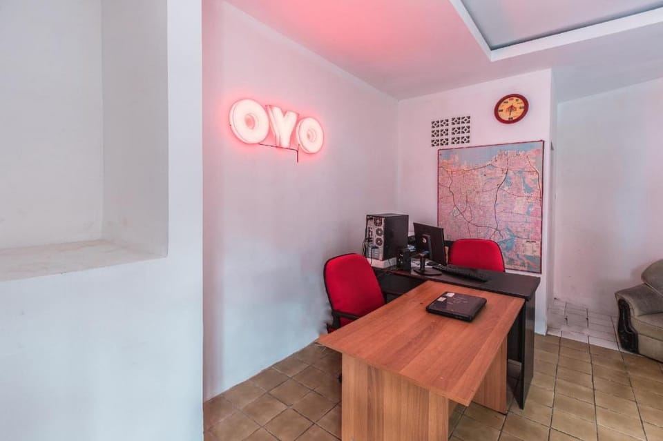 OYO 947 Angel Home Stay Syariah Near Atrium Pondok Gede, Museum Monumen Pancasila, Taman Mini Hotel in Jakarta