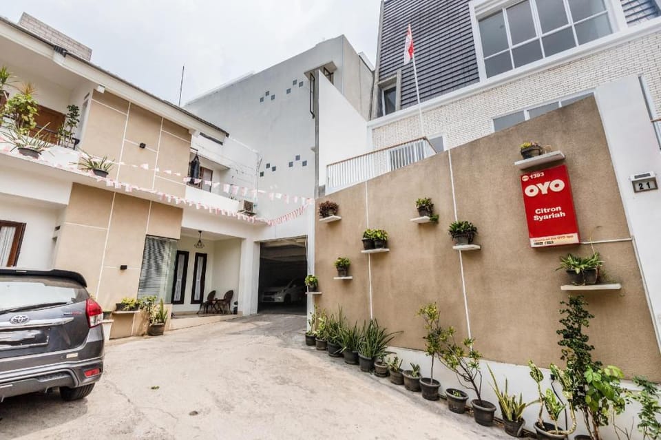 OYO 1393 Citron Syariah Hotel in South Jakarta City