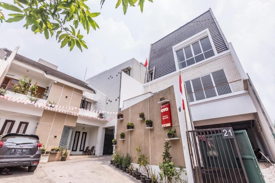 OYO 1393 Citron Syariah Hotel in South Jakarta City