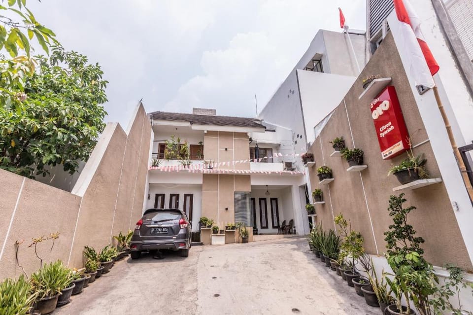 OYO 1393 Citron Syariah Hotel in South Jakarta City