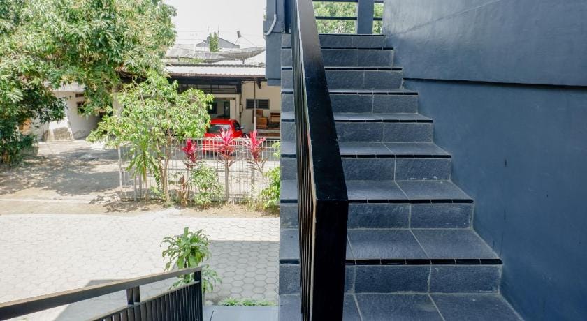 Capital O 1176 J3 Residence Syariah Hotel in East Java