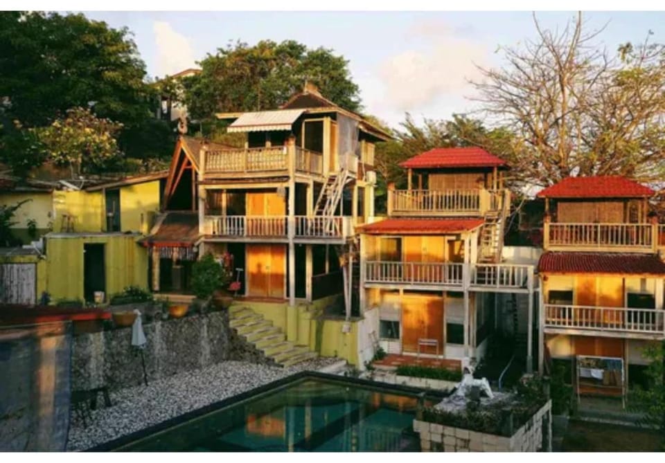 The Tree House Hotel in Kuta Selatan