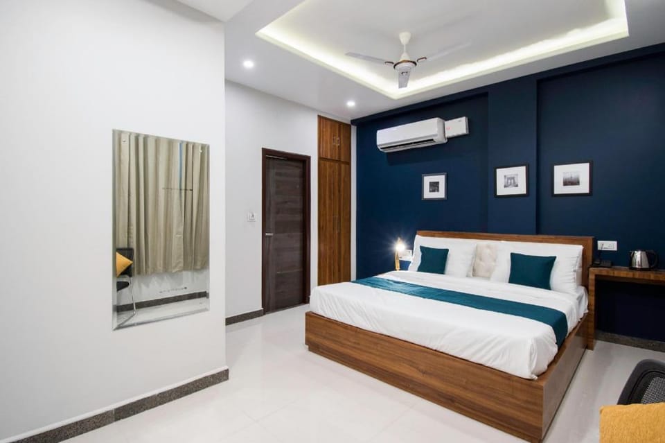 Collection O Blue Shine Hotel in Jaipur