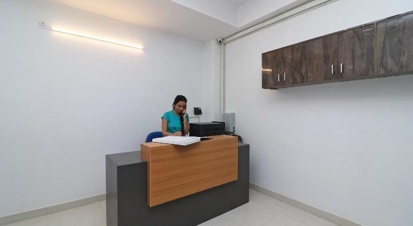 Super Hotel O Sathguru Residency Near New Ashok Nagar Metro Station Hotel in Noida