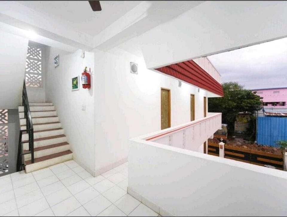 Hotel O SHAPPY INN KOYAMBEDU Hotel in Chennai