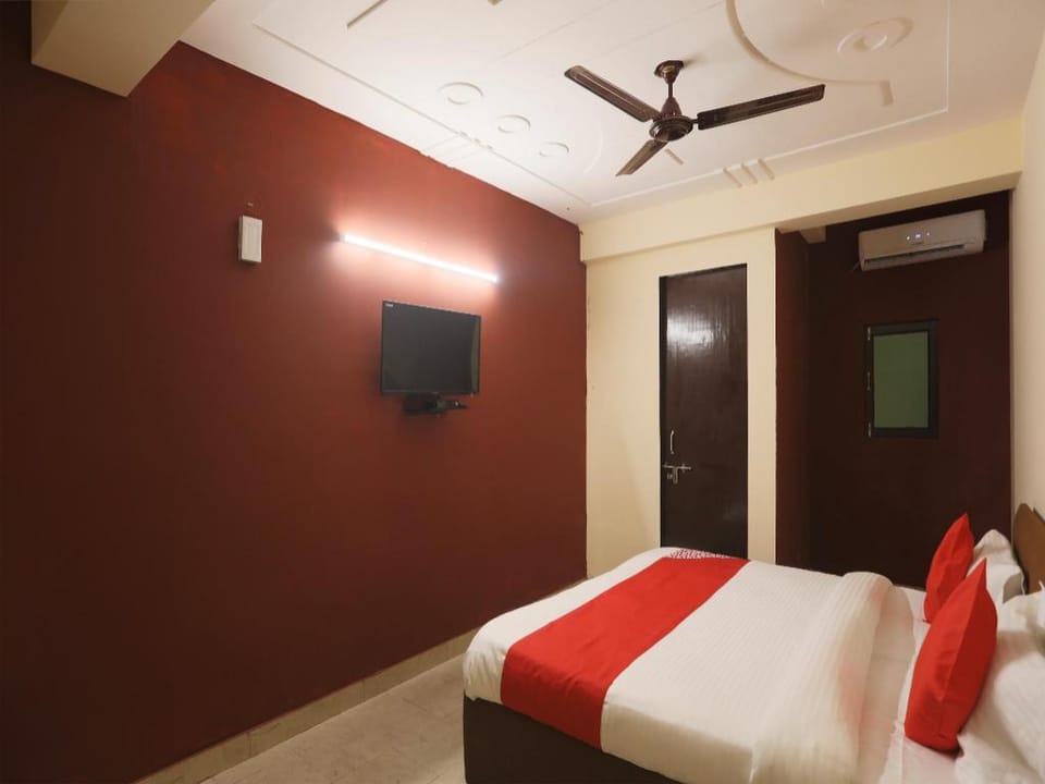 Hotel O TRIPLE CROWN Hotel in New Delhi
