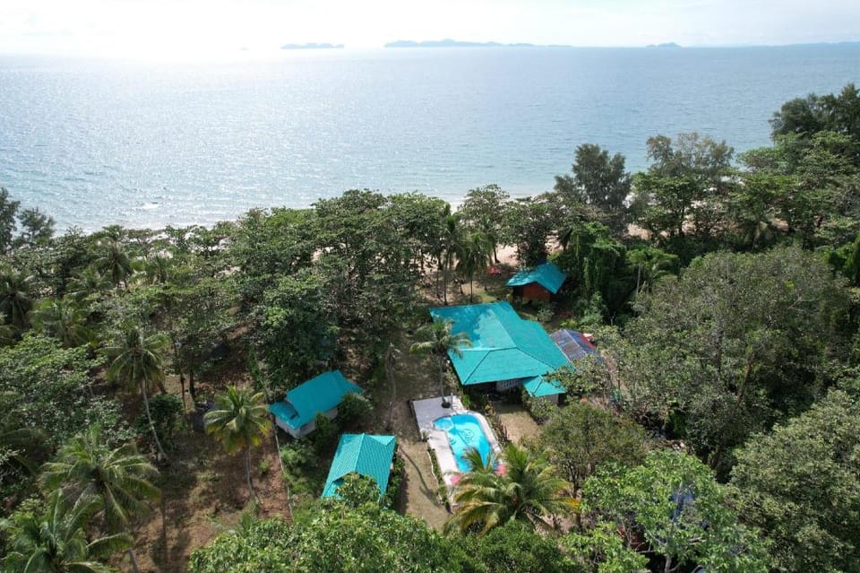Koh Jum Delight Beach Resort in Krabi Changwat
