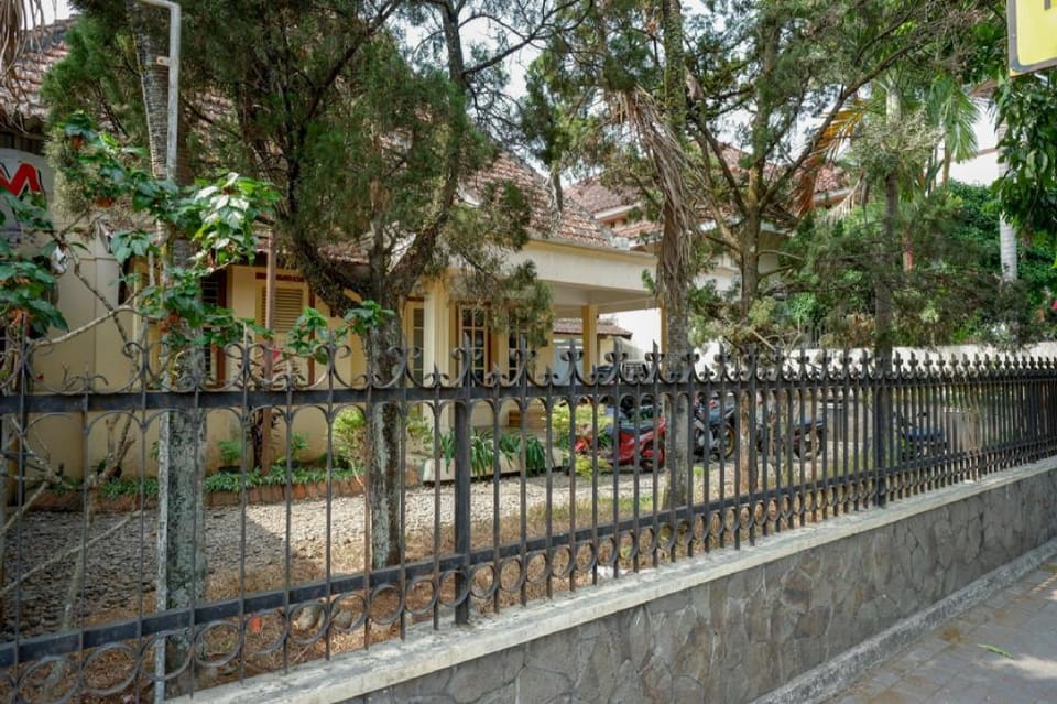 RedDoorz Syariah near Alun Alun Purwokerto Bed and Breakfast in Indonesia
