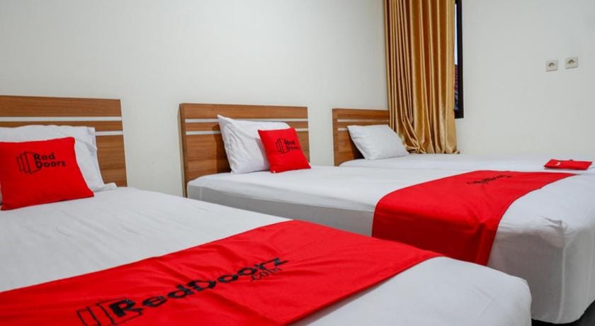 RedDoorz near Living Plaza Purwokerto Bed and Breakfast in Indonesia