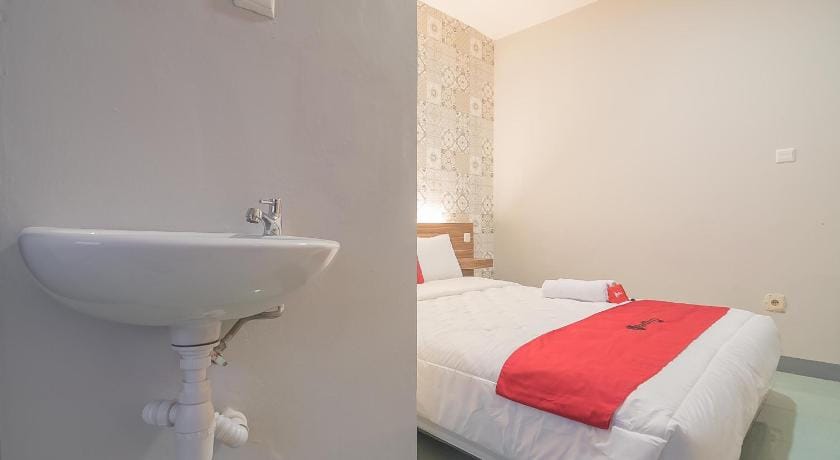 RedDoorz @ Kiaracondong Bed and Breakfast in Bandung