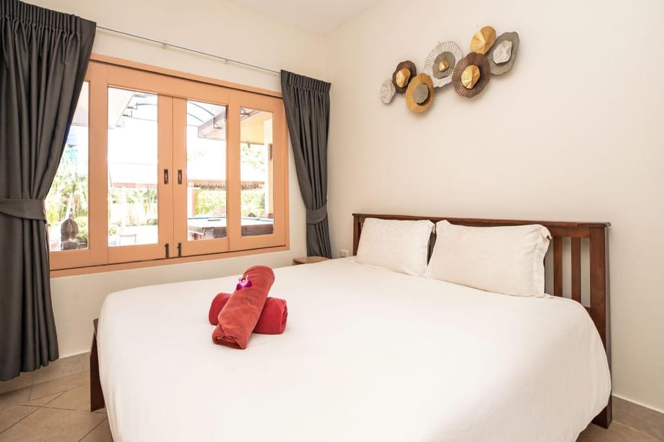Villa Felicity w/ 5BR, Pool & Garden, near Haiharn Villa in Rawai
