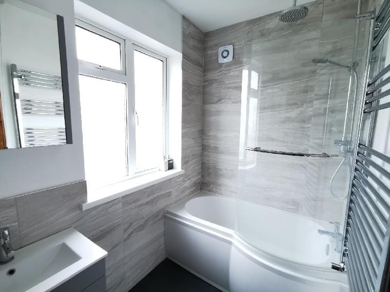 Whole 3 Bedroom House-London. BEST DEAL! Vacation rental in London
