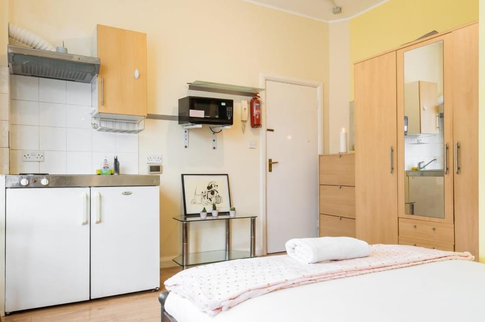 Appt 20 min to Central London. Min stay 7 nights Apartment in Edgware