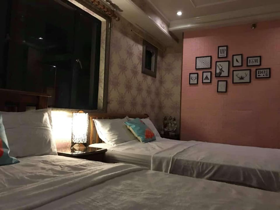 Forbeswood Heights BGC I 2BR I WIFI I Netflix Apartment in Makati