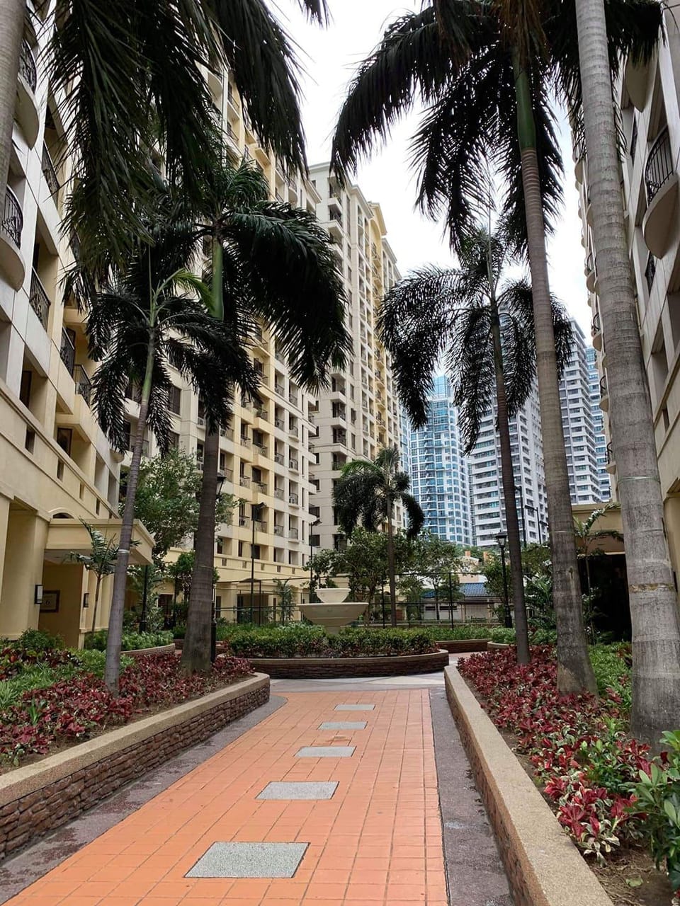 Forbeswood Heights BGC I 2BR I WIFI I Netflix Apartment in Makati