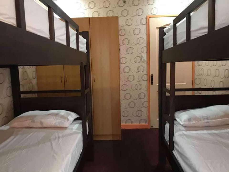 Forbeswood Heights BGC I 2BR I WIFI I Netflix Apartment in Makati